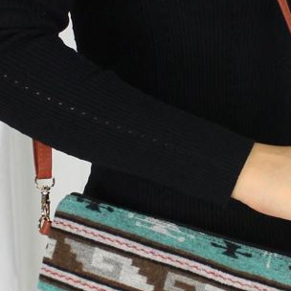 Aztec Design Wristlet Crossbody Bag - Picture 4 of 4